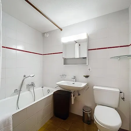 Boucanier 002, Avec Jardin Appartement